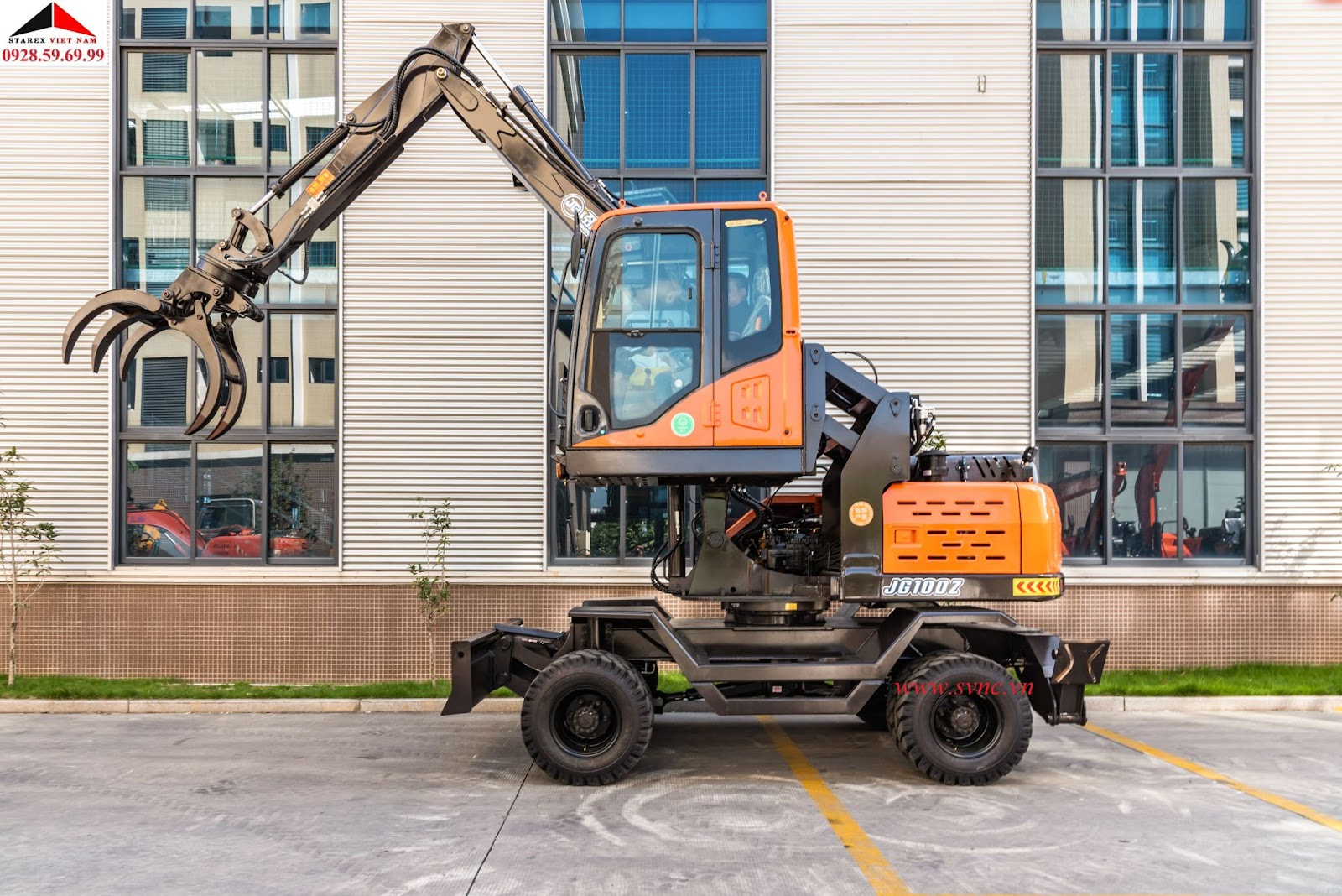 Kiểm tra và vận hành máy xúc là điều cần thực hiện sau khi thay nhớt