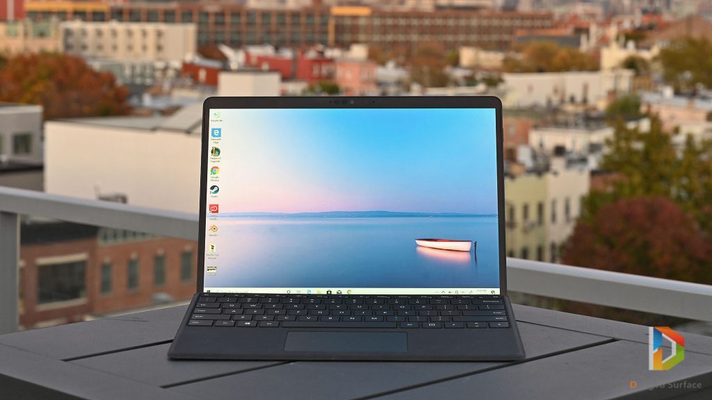 Màn hình của Surface Pro X đã có cạnh 2 bên được vát mỏng