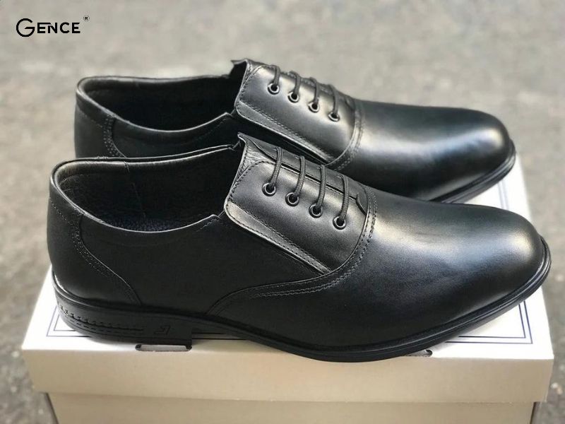 Sử dụng đôi giày đám cưới nam từ chất liệu da