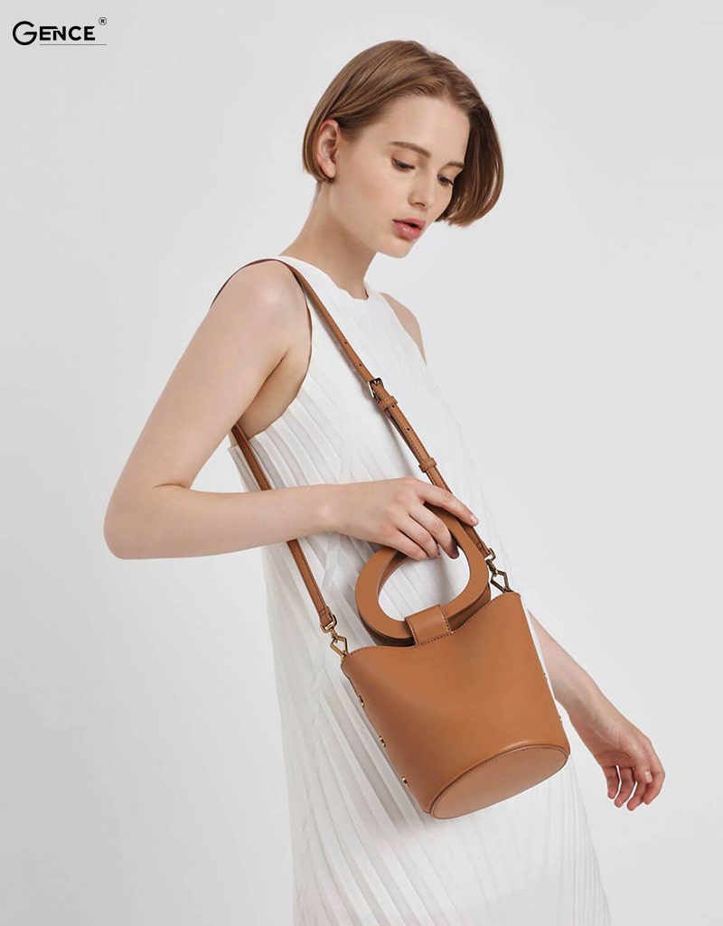 Charles & Keith Sculptural Handle Bucket Bag siêu xinh