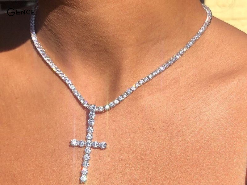 Choker thánh giá với nhiều ý nghĩa khác nhau