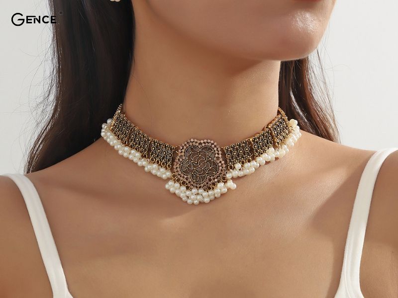 Choker cườm mảnh gây ấn tượng với nhiều màu sắc