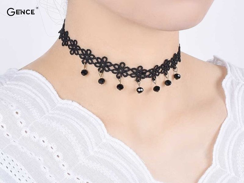 Choker ren đen vừa sang chảnh vừa nữ tính