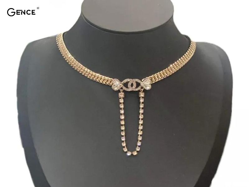 Choker dây xích vừa thanh lịch vừa cá tính