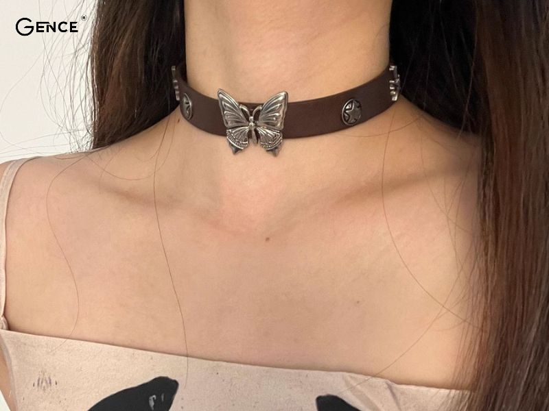 Vòng choker da được nhiều người lăng xê
