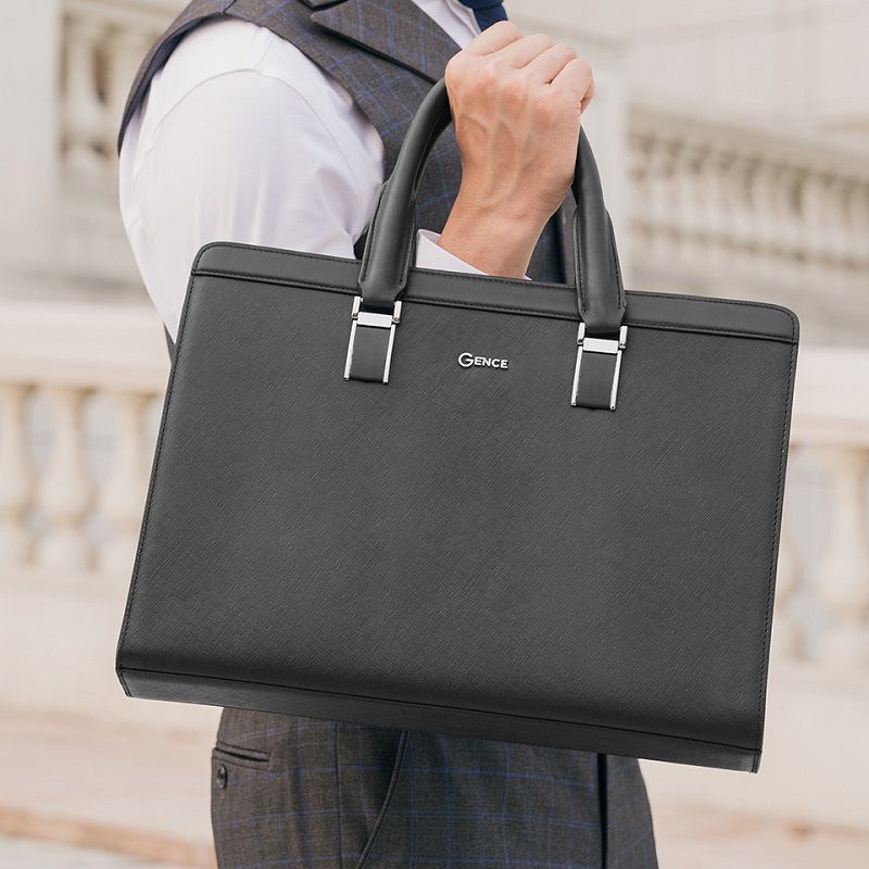 Cố vấn tài chính diện đồ đi làm cùng túi da nam CDX11 Gence