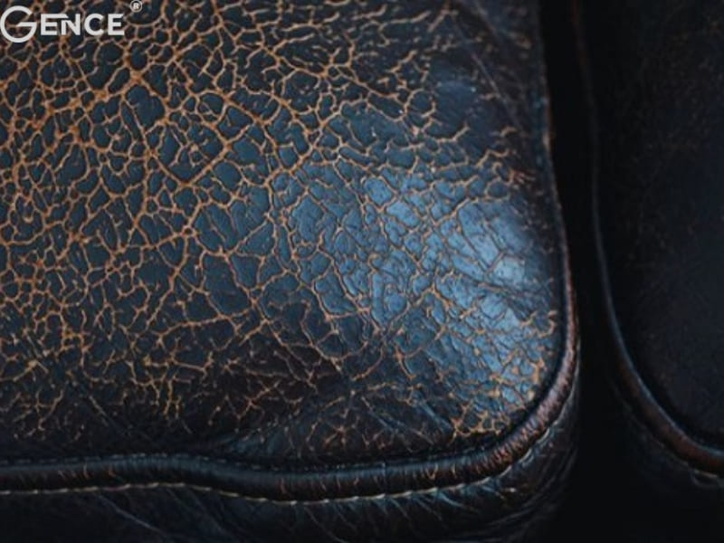 Nếu không được bảo quản và chăm sóc đúng cách do PU sẽ có hiện tượng bong tróc