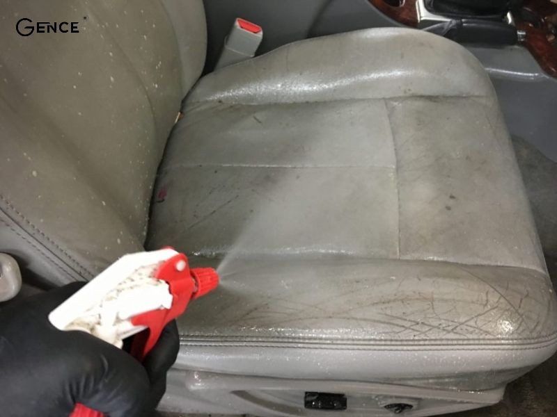 Dùng dung dịch làm sạch phù hợp với chất da