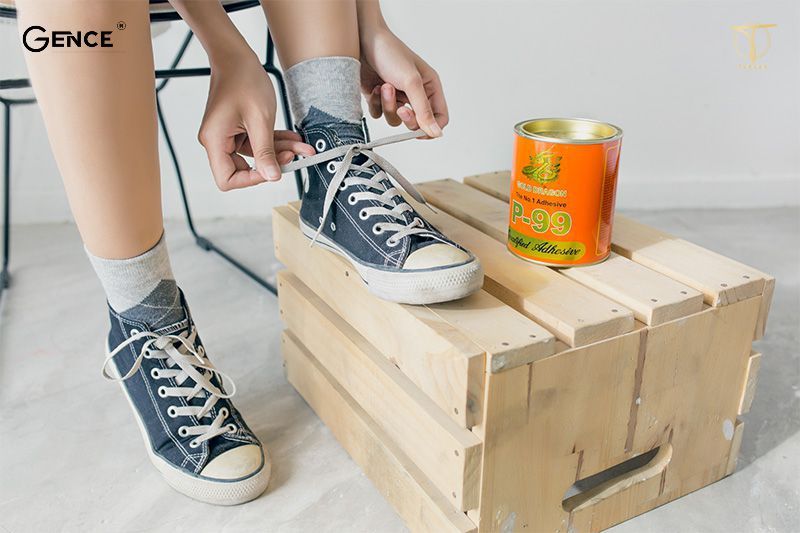 Để giày khô và sử dụng chúng sau khoảng 24h dán keo