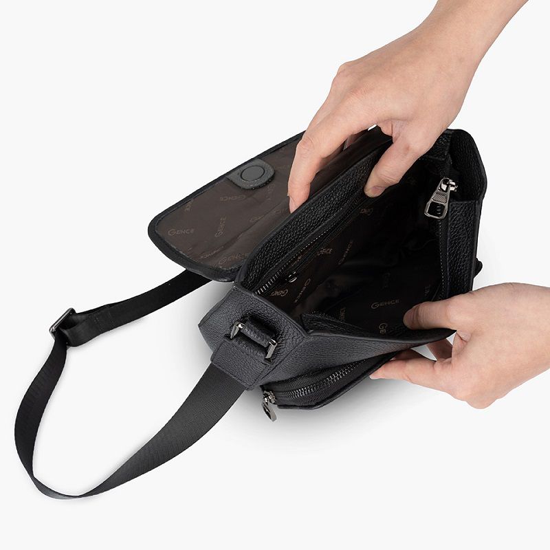 Đồ dùng đặc thù nghề báo được đựng trong túi chéo nam TD14 Gence