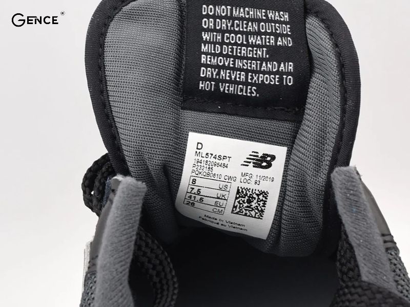 Kiểm tra tem giày xác định giày real hay fake