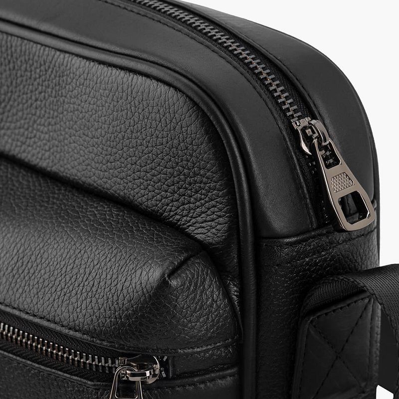 Khóa kéo của túi da đeo chéo TD08 Gence chắc chắn