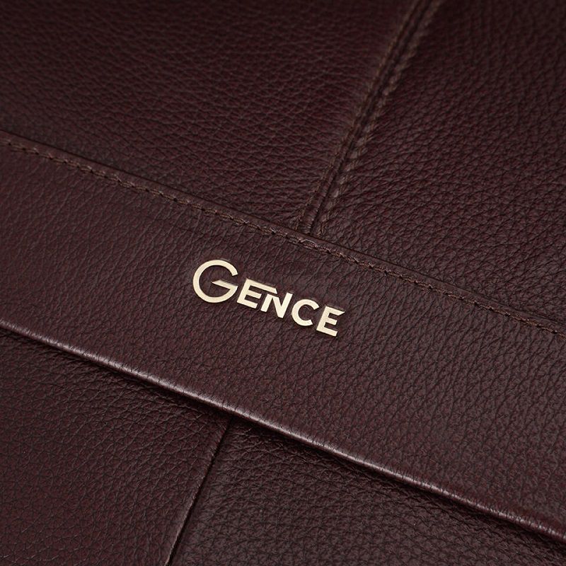 Logo Gence gắn trên túi đeo chéo da TD09 làm từ hợp kim cao cấp