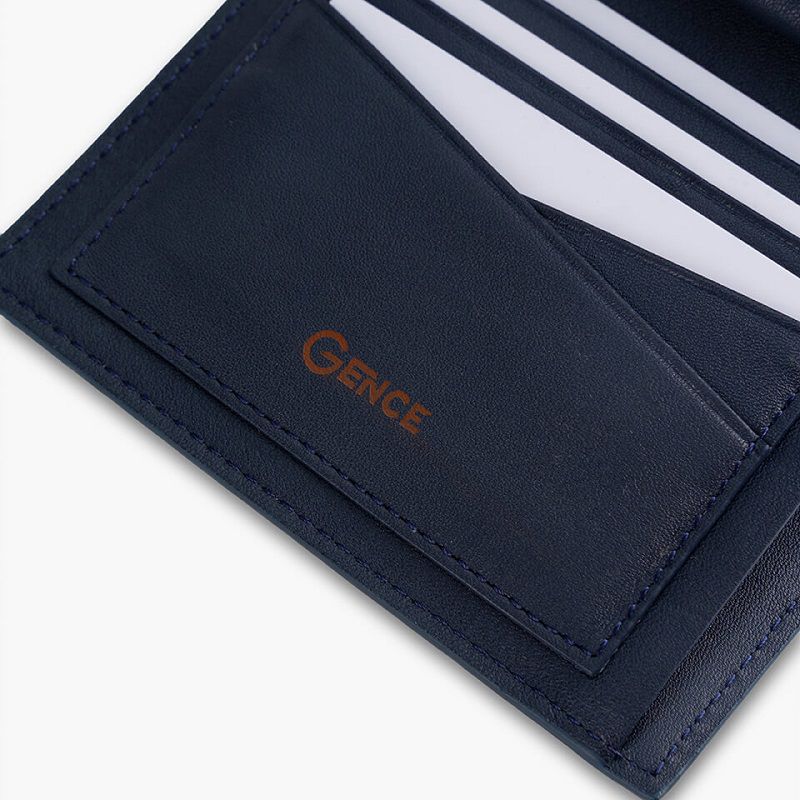 Logo Gence nổi bật trên nền xanh chủ đạo của ví dọc C11