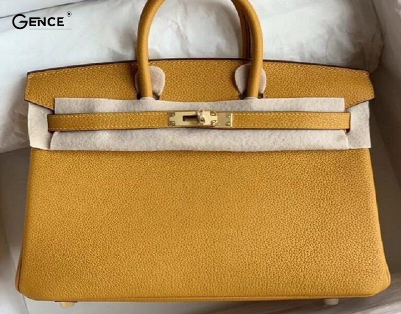 Mẫu túi xách được làm từ da Togo