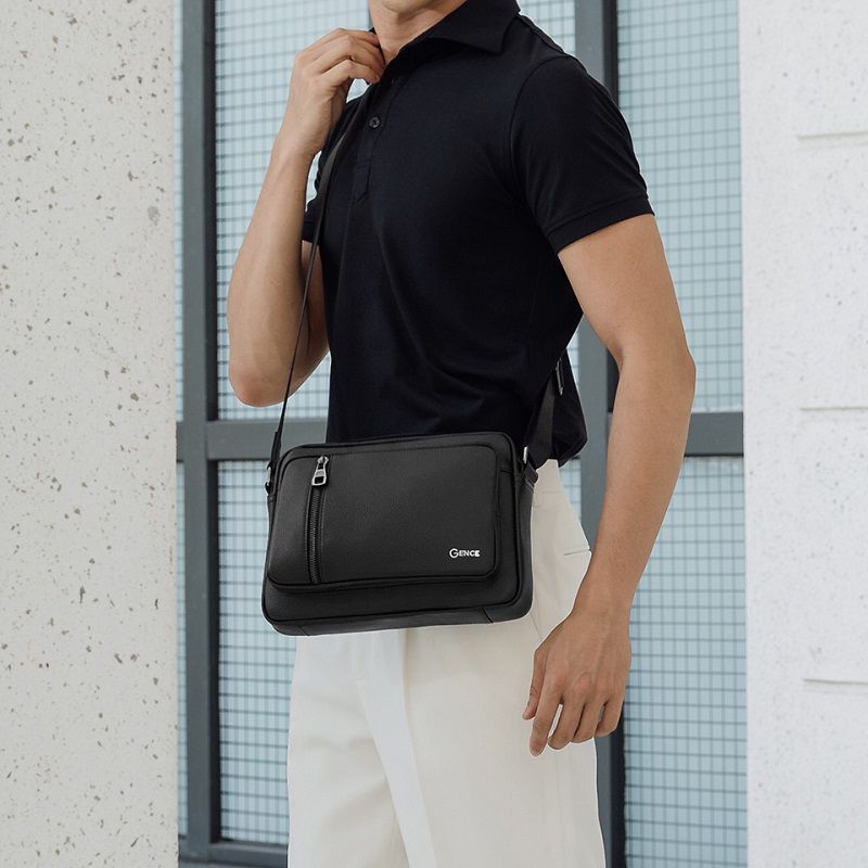 Người mẫu lên đồ đi làm cùng túi đeo chéo nam TD02 