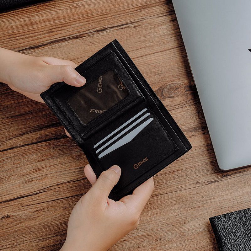 Nhân viên đầu tư chứng khoán thích sử dụng ví đứng C09 Gence