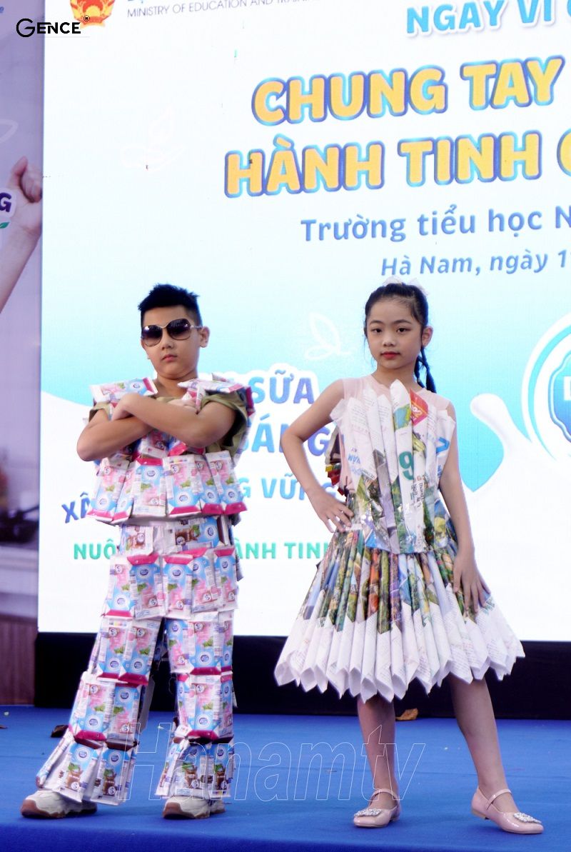Outfit tái chế cho trẻ mang phong cách độc đáo
