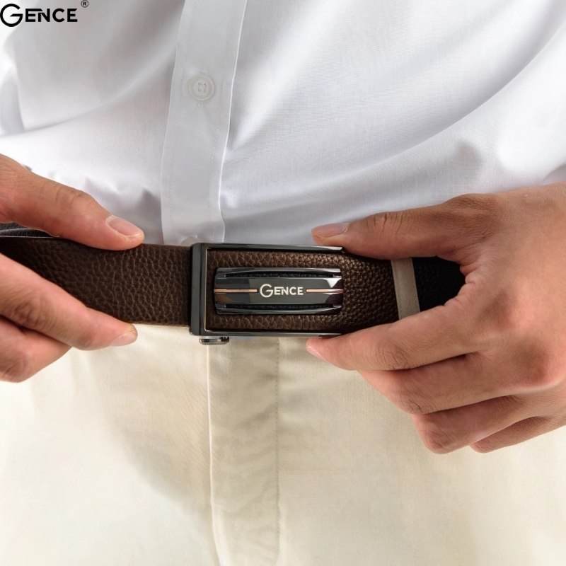 Giày và thắt lưng là phụ kiện không thể thiếu trong bộ đồ vest trắng nam