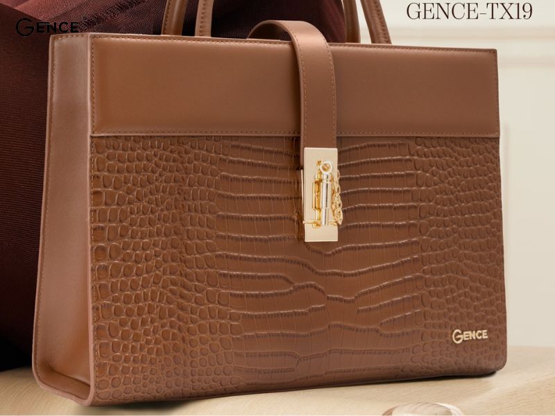 Túi xách màu nâu phù hợp với phụ nữ trung niên