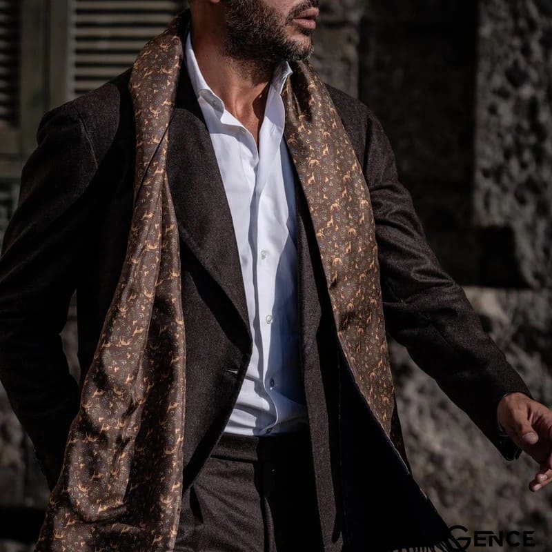 Khăn cổ từ chất liệu cao cấp như cashmere, lụa làm nổi bật phong cách