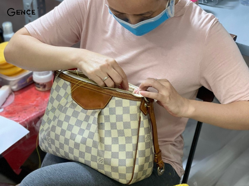 Cửa hàng Linh Bùi khắc phục mọi sự hỏng hóc của túi da