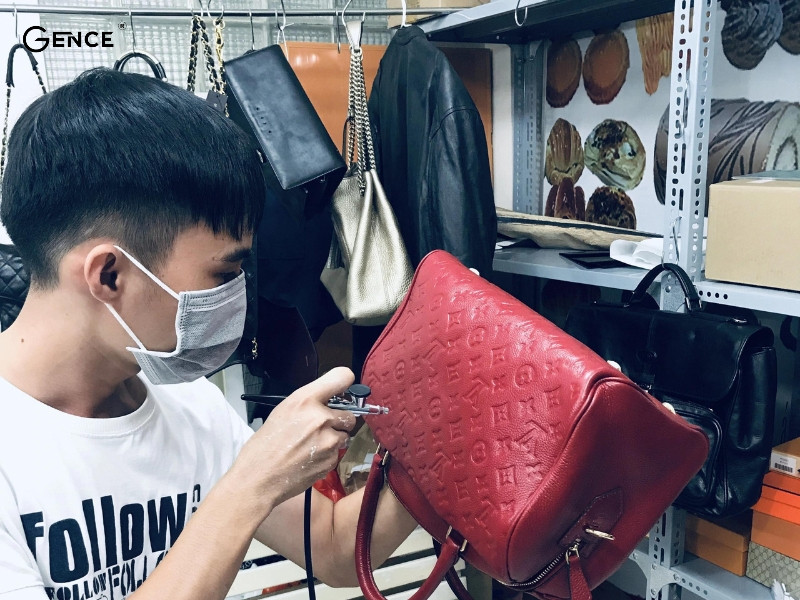 Elly với hệ thống showroom rộng khắp cả nước