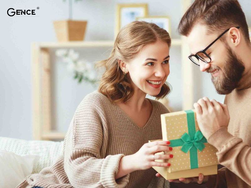 Tặng quà vào dịp sinh nhật bạn nam