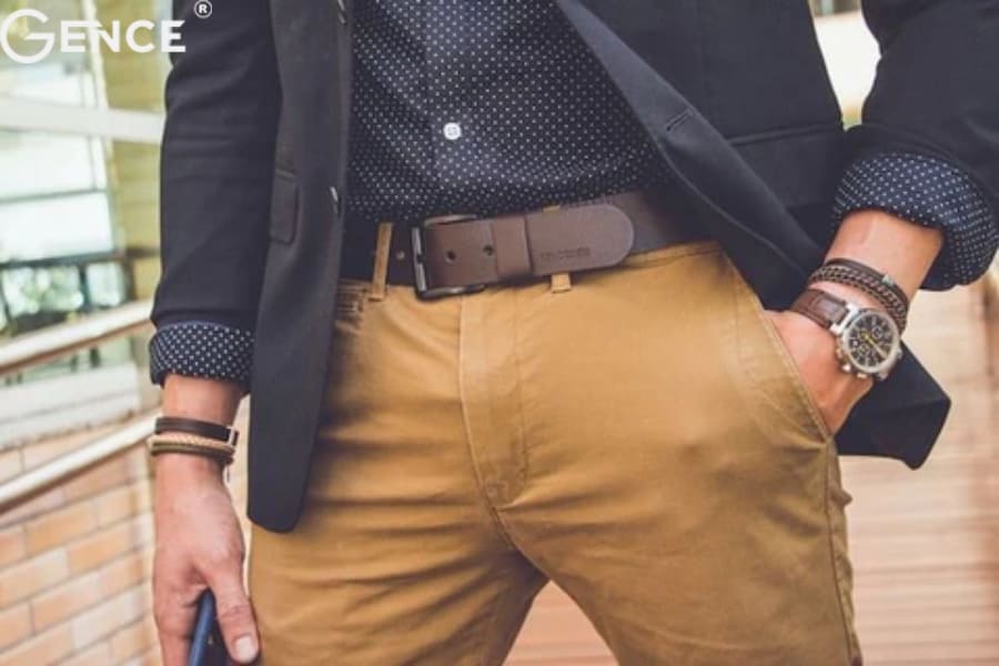 Phối thắt lưng cùng các phụ kiện phù hợp cùng màu hoặc cùng chất liệu