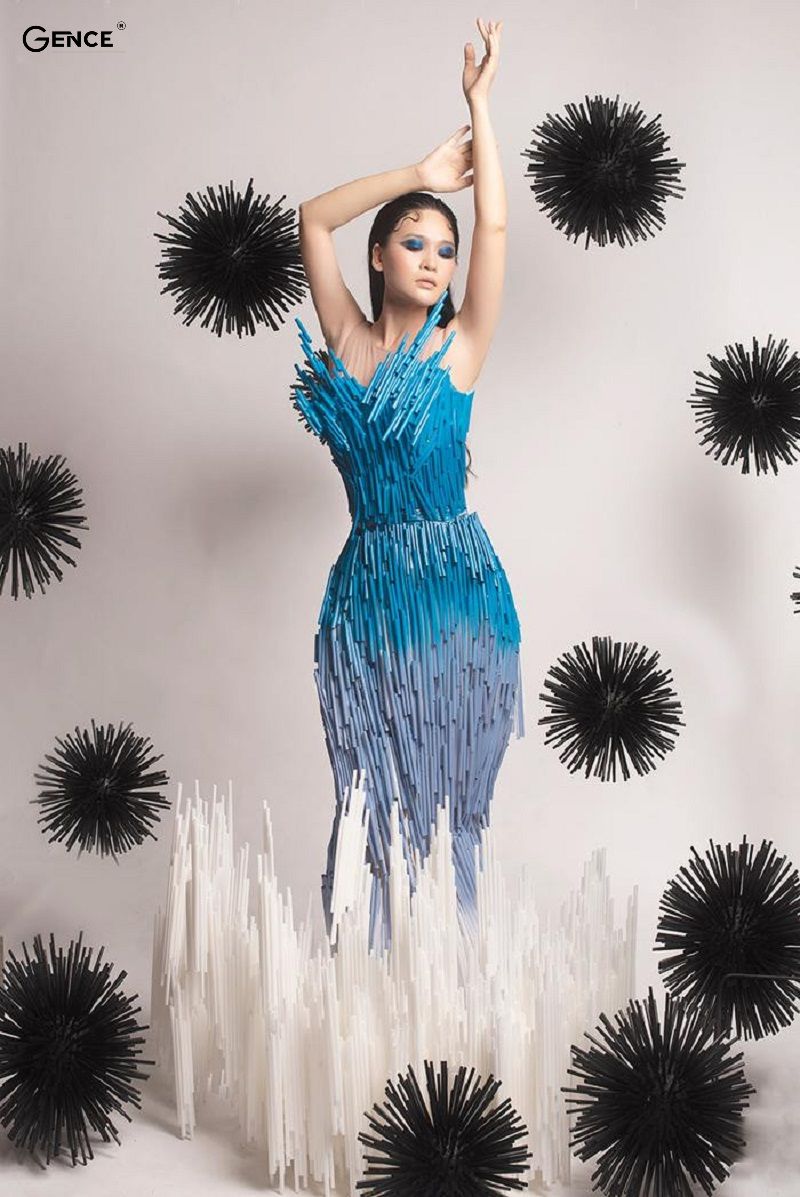 Trang phục làm từ ống hút tạo nên outfit tuyệt đỉnh