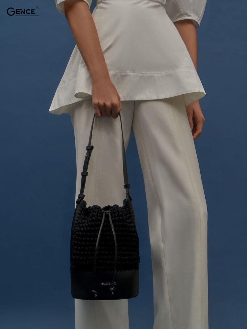 Túi xách Charles & Keith Bucket Bag tinh xảo từng chi tiết