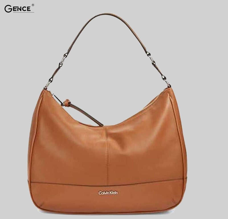 Túi xách kẹp nách Calvin Klein màu nâu thanh lịch 3.400.000VNĐ