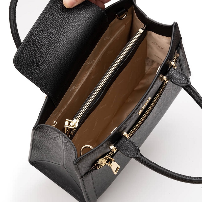 Các ngăn chứa TX15 giúp đựng đồ hiệu quả