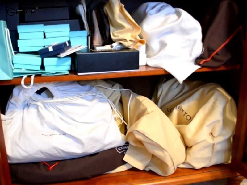 Cất ví da kỹ khi không sử dụng tạo điều kiện nấm mốc phát triển