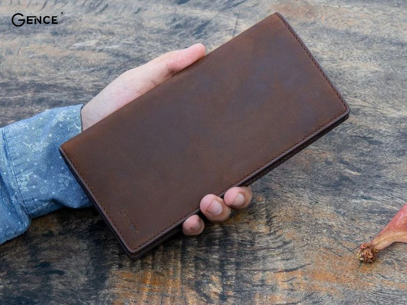 Sử dụng ví da thường xuyên hạn chế tình trạng nấm mốc