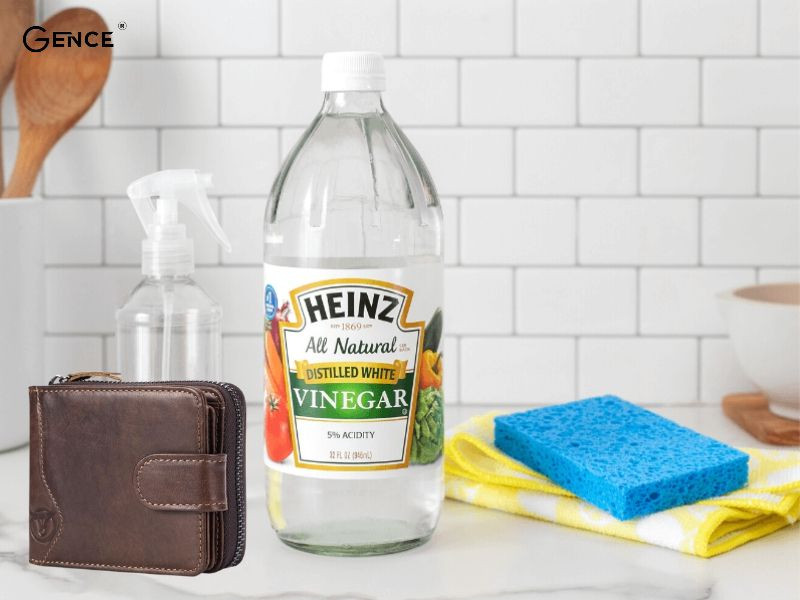 Sử dụng giấm trắng vệ sinh ví da hiệu quả
