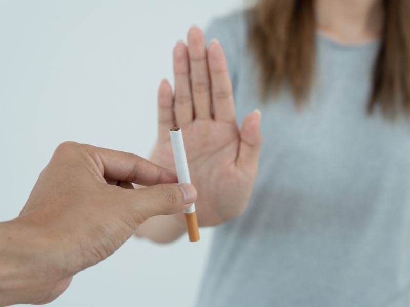 Hãy dừng hút thuốc lá để tránh dẫn đến đột quỵ