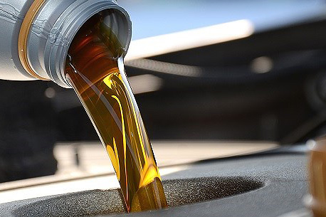 Nhận biết thời điểm thay dầu nhớt cho ô tô