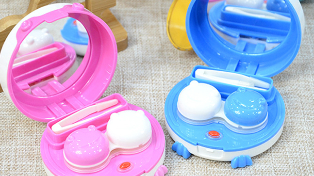 Máy rửa kính áp tròng có thực sự cần thiết không?