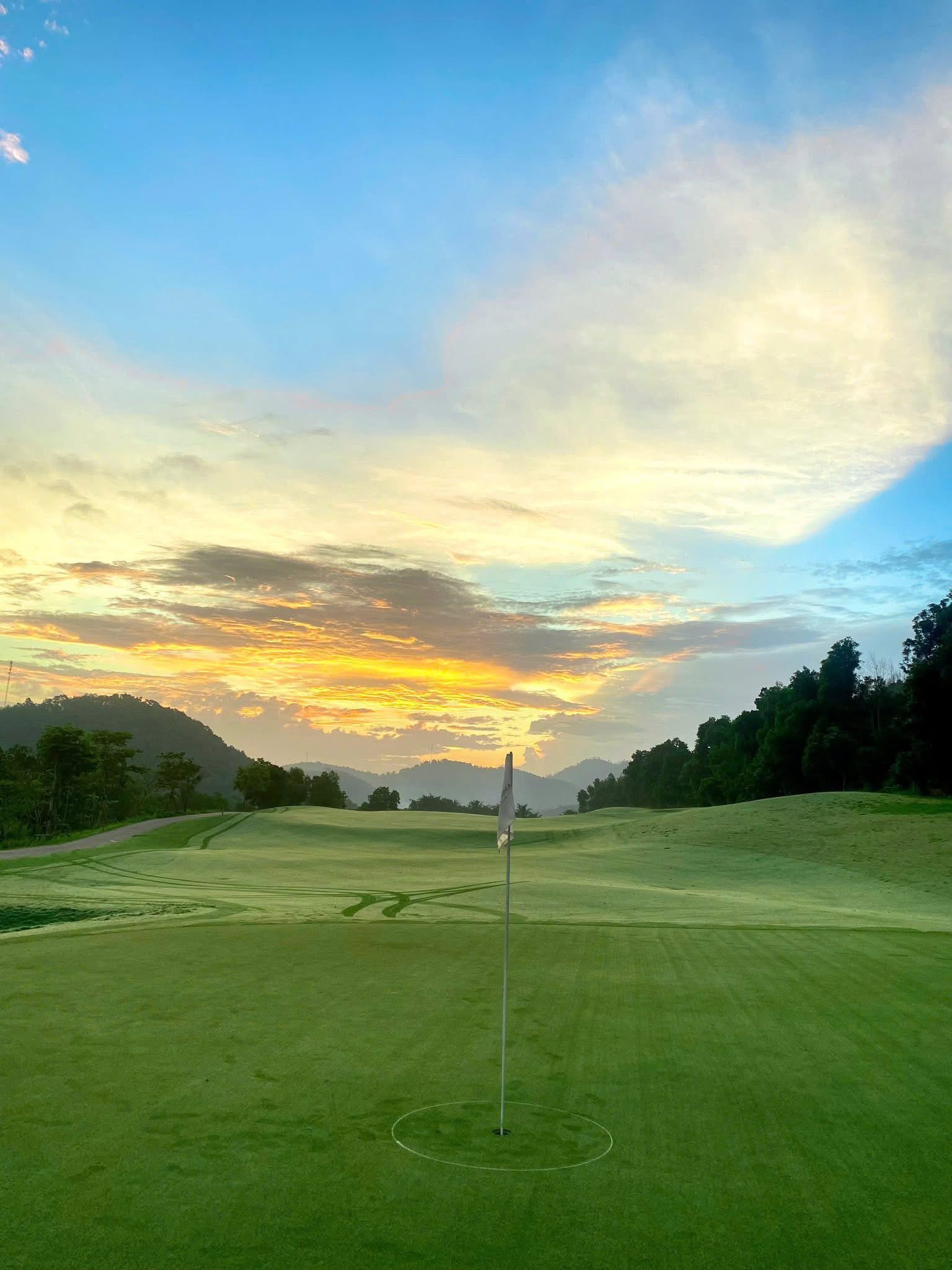 san-golf-amberhill-trai-nghiem-dang-cap-voi-green-hoan-toan-moi