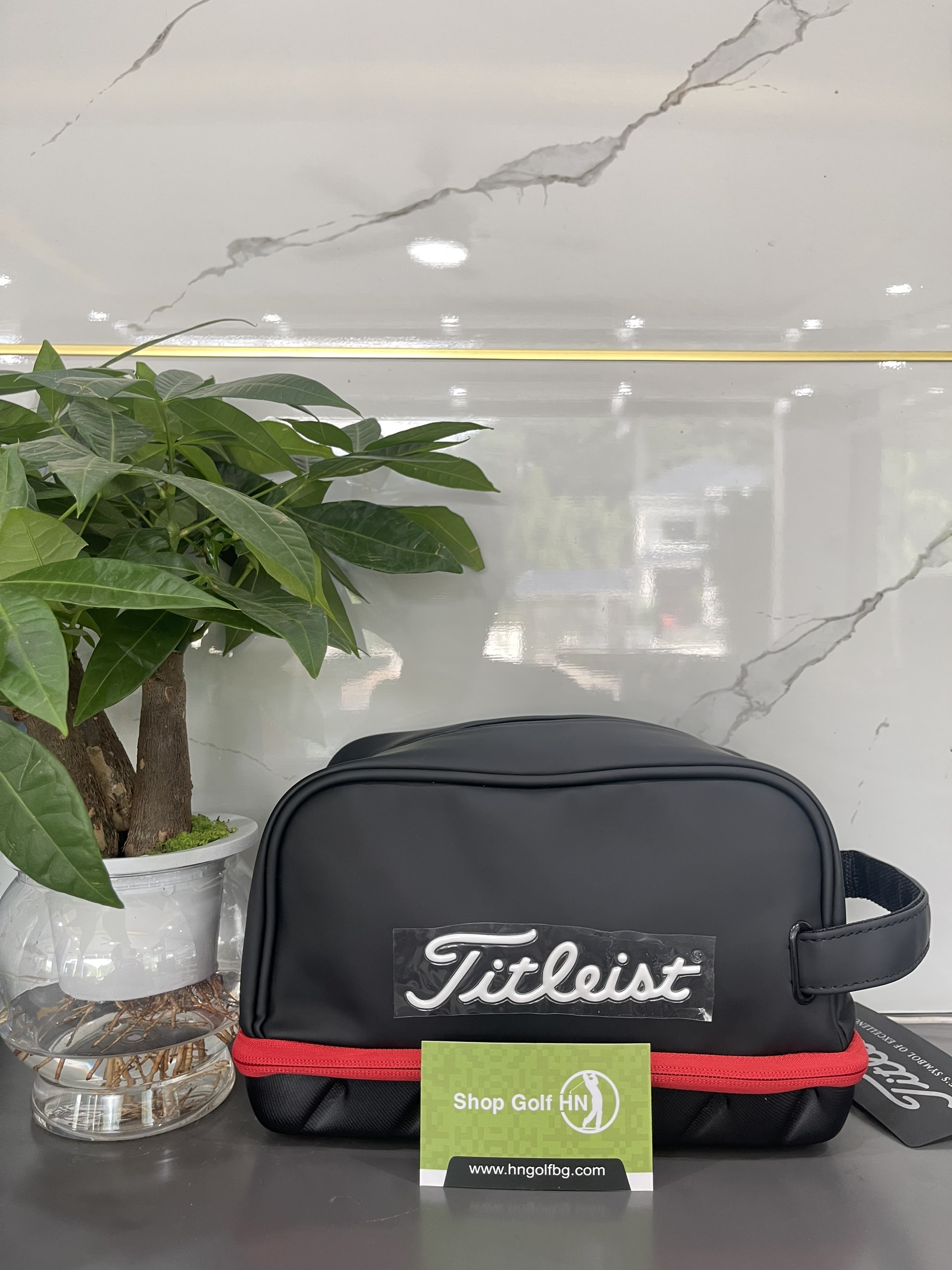 túi cầm tay Titleist new shop golf hồng nhung 19th hole
