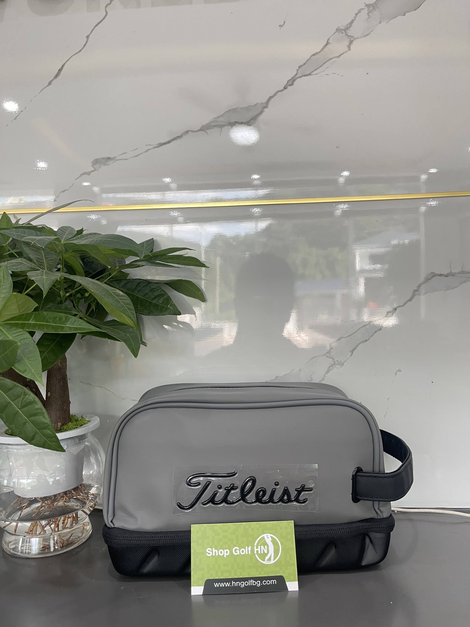 túi cầm tay Titleist new shop golf hồng nhung 19th hole