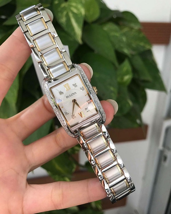Đồng hồ Bulova nữ mặt vuông đính đá