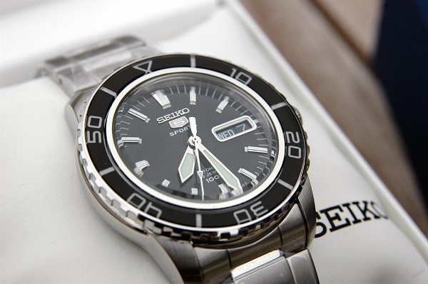 Đồng hồ Seiko nam thể thao