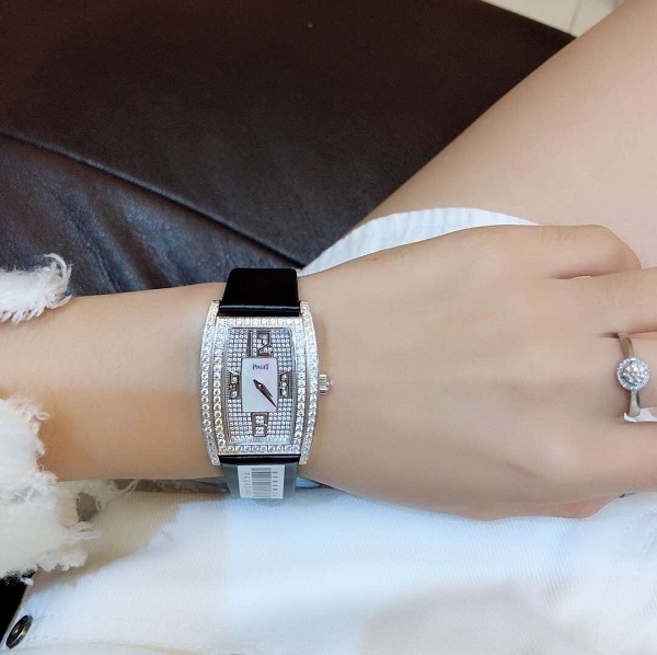 Đồng hồ nữ dây da mặt vuông