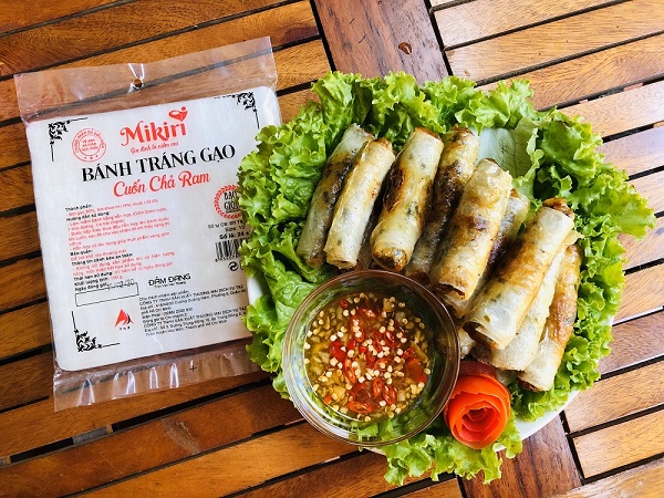 Quán ăn, ẩm thực: Bánh tráng chả ram Mikiri cho chả giò hấp dẫn. Banh-trang-gao-cuon-cha-ram