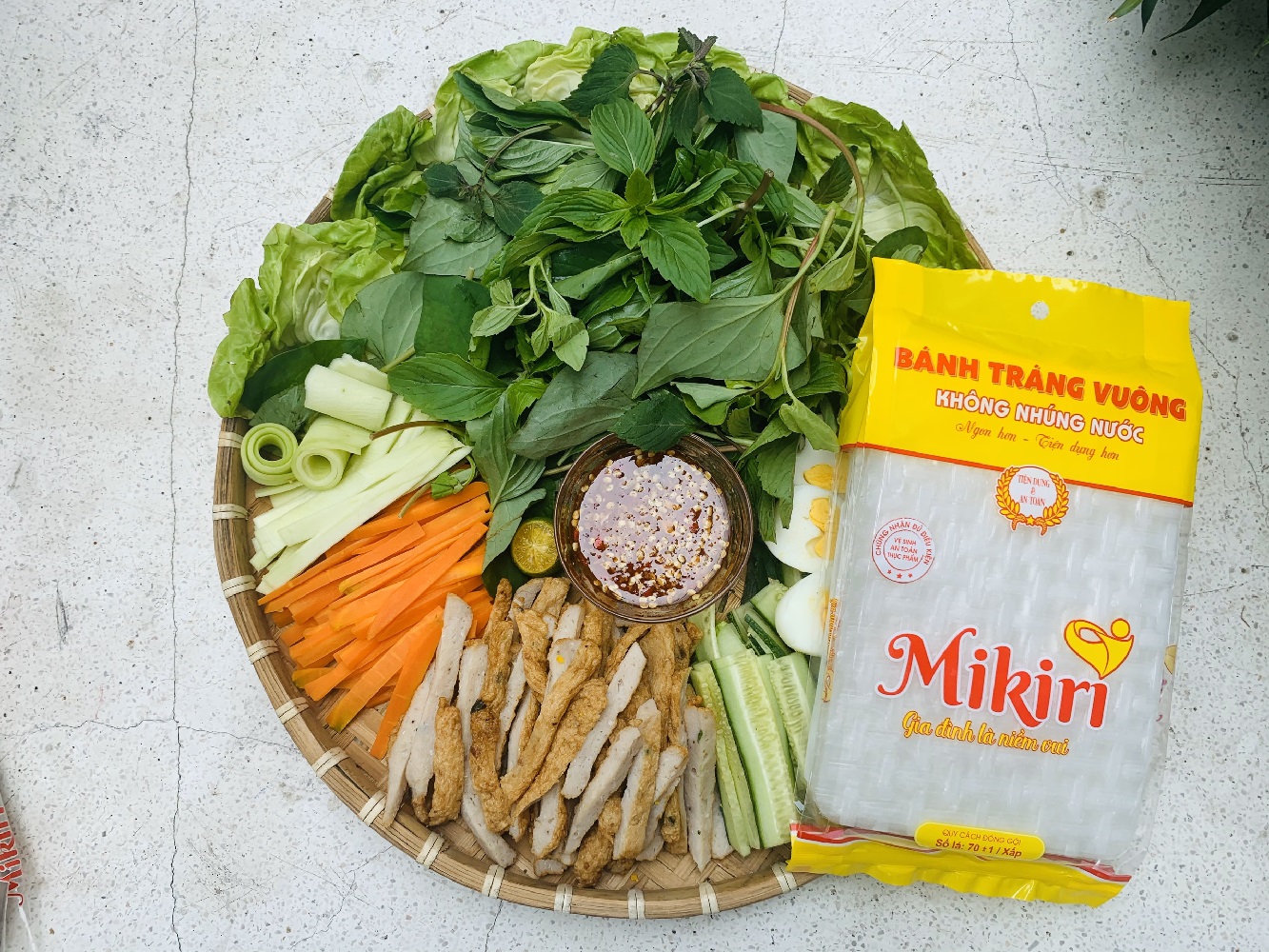 Bánh tráng mỏng cuốn