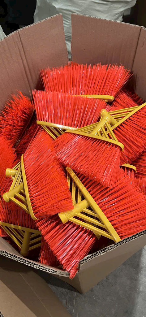 chổi xương cá cán inox pl