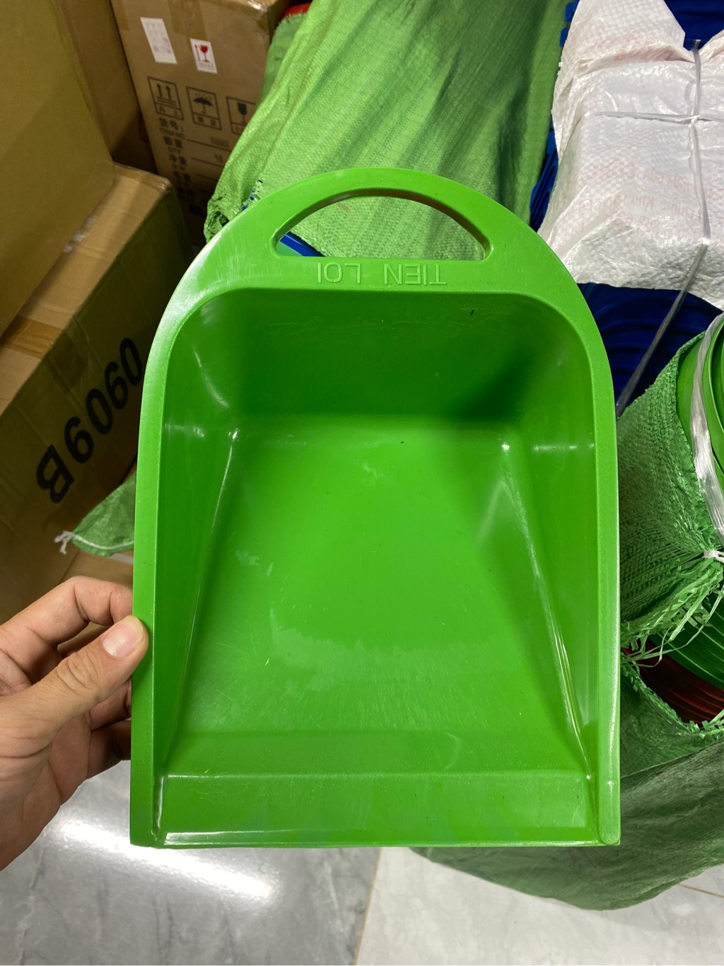 xẻng lỗ TL