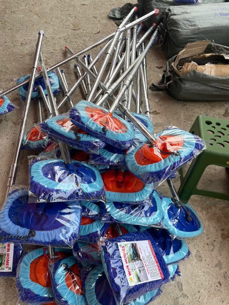 lau trần nhà winhom 2m